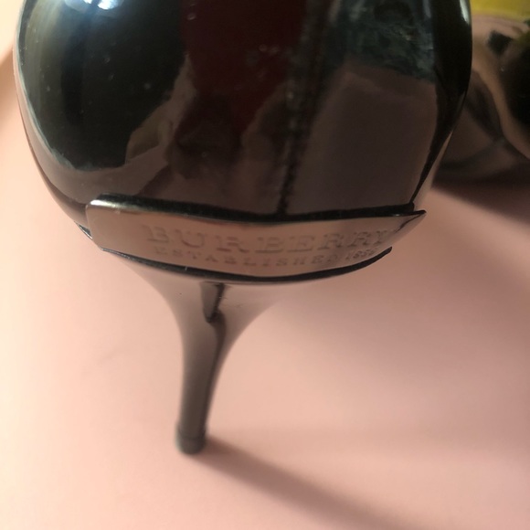 Burberry Black Patent Leather PointToe pumps40 - Picture 8 of 12